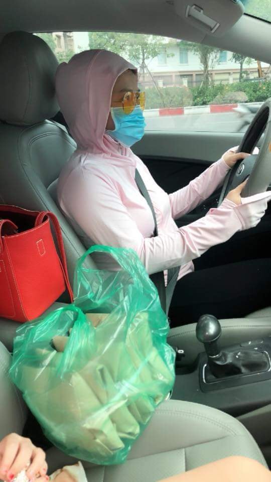 Không phải chạy theo mốt hàng hiệu làm gì cho tốn tiền chị em nhé, diện đồ ninja lái ô tô mới là hot trend hè năm nay - Ảnh 2. Không phải chạy theo mốt hàng hiệu làm gì cho tốn tiền chị em nhé, diện đồ ninja lái ô tô mới là hot trend hè năm nay - Ảnh 2.