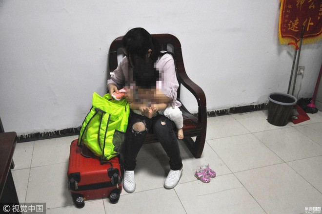 Bà mẹ Trung Quốc bán con cho bọn buôn người với giá gần 200 triệu để lấy tiền thỏa thích mua sắm - Ảnh 1.