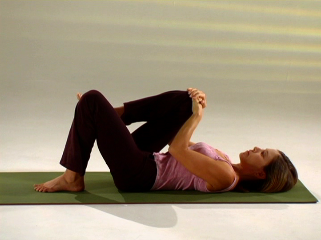 Những tư thế yoga hoàn hảo cho ngày mới tràn đầy năng lượng - Ảnh 1.