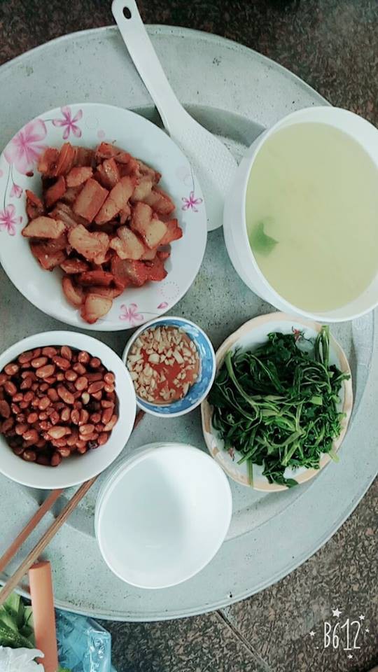 Nấu mâm cơm đủ món mặn, món xào, nàng dâu vẫn bị mẹ chồng chê nhìn chẳng có gì để gắp - Ảnh 8.
