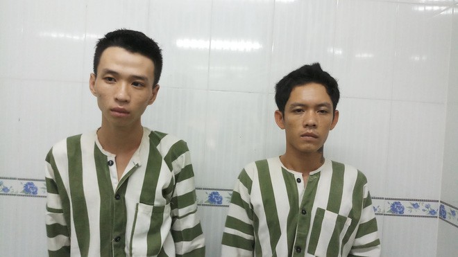Hai đối tượng cướp giật bị truy đuổi dùng dao chống trả, tấn công lại Công an ở Sài Gòn - Ảnh 1.