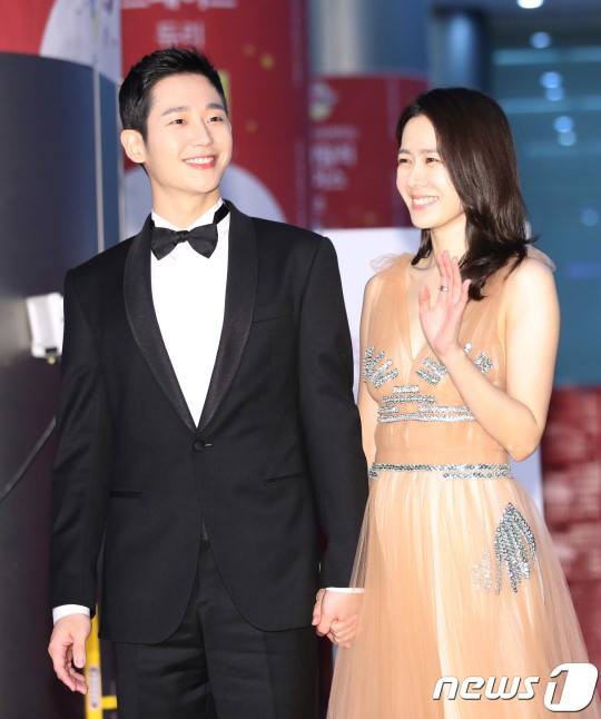 Chị đẹp Son Ye Jin công khai nắm tay Jung Hae In, fan hâm mộ mong chờ về một Song - Song thứ hai - Ảnh 5.