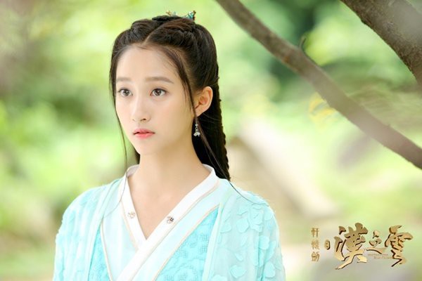 Nữ thần Kim Ưng 2018: Địch Lệ Nhiệt Ba và Quan Hiểu Đồng cùng là ứng cử viên sáng giá - Ảnh 8. Nữ thần Kim Ưng 2018: Địch Lệ Nhiệt Ba và Quan Hiểu Đồng cùng là ứng cử viên sáng giá - Ảnh 8.