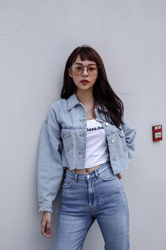 Hà Hồ một mình “chơi trội” trong street style tuần này với áo khoác cổ lông ấm áp - Ảnh 17.