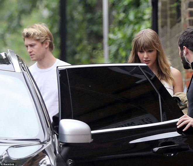 Paparazzi vất vả mới săn được hình ảnh hẹn hò hiếm hoi của Taylor Swift cùng bạn trai mỹ nam - Ảnh 4.