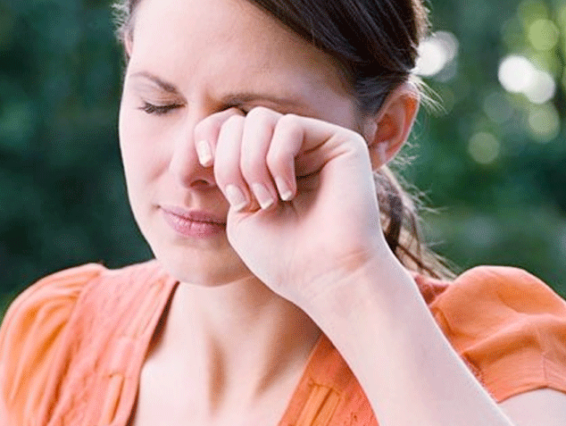 Sơ cứu đúng cách khi bị bọ xít đái vào mắt, tránh biến chứng nguy cơ mù lòa - Ảnh 2.