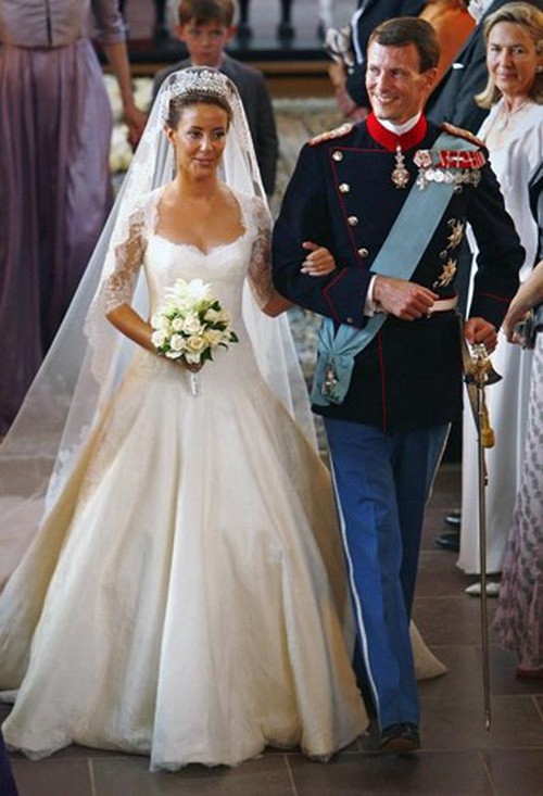 Những bộ váy cưới Hoàng gia mà cô gái nào cũng ao ước khoác lên mình - Ảnh 7.