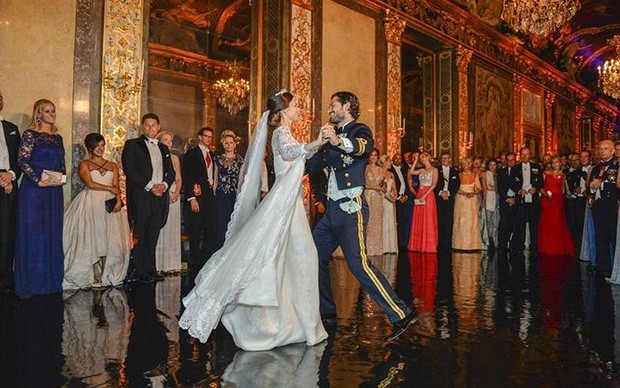 Những bộ váy cưới Hoàng gia mà cô gái nào cũng ao ước khoác lên mình - Ảnh 11.