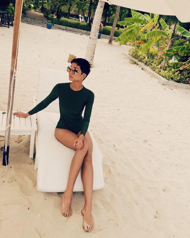 Nếu sợ đen, bạn hãy theo Kỳ Duyên và HHen Niê chọn kiểu áo bơi dài tay kín bưng mà vẫn sexy hết nấc - Ảnh 3.