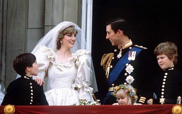 Những bộ váy cưới Hoàng gia mà cô gái nào cũng ao ước khoác lên mình - Ảnh 17.