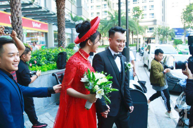 Cô dâu Diệp Lâm Anh và chú rể thiếu gia trao nhau nụ hôn đắm đuối trong lễ đón dâu - Ảnh 11.