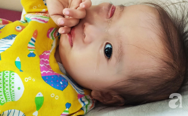 Những hình ảnh dễ thương nhưng khiến người lớn rơi nước mắt của bé Trần Bảo Trâm trong lần hóa trị đầu tiên - Ảnh 7.