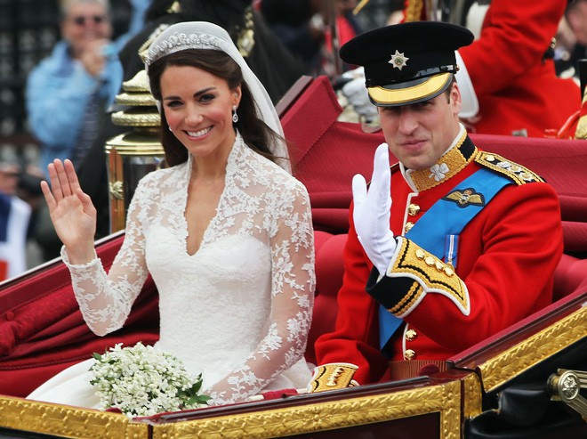 Cuối cùng thì chiếc váy cưới trị giá hơn 3 tỷ đồng của cô dâu Hoàng gia Anh Meghan Markle cũng đã lộ diện, đẹp đến từng milimet - Ảnh 5.