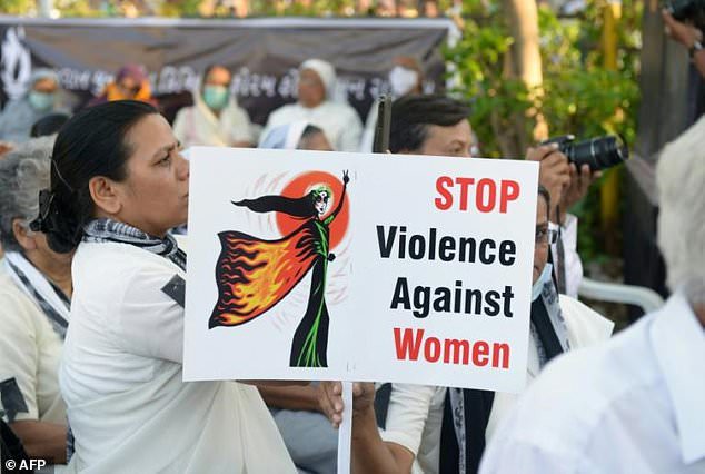 Ấn Độ: 14 người đàn ông bị bắt giữ khi thiếu nữ bị cưỡng hiếp và thiêu sống tại nhà  - Ảnh 1.