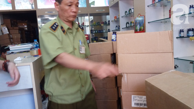 Hà Nội: Đột nhập kho hàng mỹ phẩm không chứng từ, phát hiện 5.000 sản phẩm thực phẩm chức năng hết hạn - Ảnh 5. Hà Nội: Đột nhập kho hàng mỹ phẩm không chứng từ, phát hiện 5.000 sản phẩm thực phẩm chức năng hết hạn - Ảnh 5.