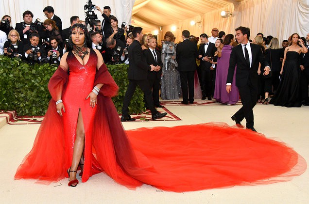 Đủ mọi sắc thái từ hở bạo, rườm rà đến... đáng sợ trên thảm đỏ Met Gala 2018 - Ảnh 16.