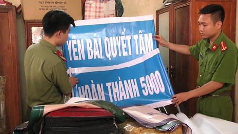 Công an Yên Bái bắt giữ 2 đối tượng truyền đạo trái phép - Ảnh 1. Công an Yên Bái bắt giữ 2 đối tượng truyền đạo trái phép - Ảnh 1.