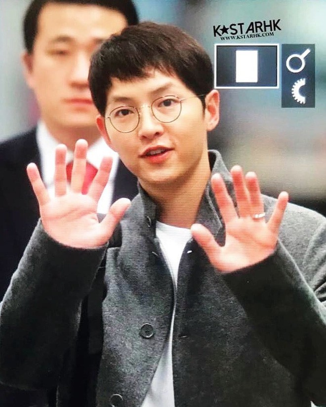 Hình ảnh đối lập của cặp bạn thân: Song Joong Ki được vợ vỗ béo tròn, Lee Kwang Soo thì gầy như bộ xương di động - Ảnh 12. Hình ảnh đối lập của cặp bạn thân: Song Joong Ki được vợ vỗ béo tròn, Lee Kwang Soo thì gầy như bộ xương di động - Ảnh 12.
