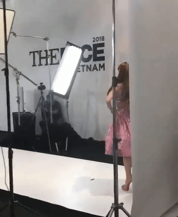 Minh Hằng bất ngờ trổ tài catwalk lần đầu tiên tại The Face 2018 - Ảnh 3. Minh Hằng bất ngờ trổ tài catwalk lần đầu tiên tại The Face 2018 - Ảnh 3.