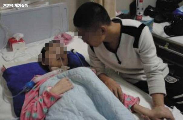 Chàng trai hết lòng chăm sóc bạn gái sống thực vật,&nbsp;nhưng đến khi cô tỉnh lại thì chân tướng khiến ai cũng giật mình - Ảnh 1.