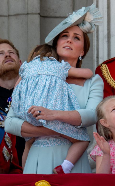 Chùm ảnh: Không thể phủ nhận, Công nương Kate - Công chúa Charlotte chính là biểu tượng thời trang mẹ con ton-sur-ton đáng yêu nhất thế giới - Ảnh 1.