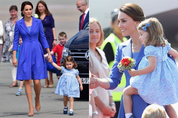 Chùm ảnh: Không thể phủ nhận, Công nương Kate - Công chúa Charlotte chính là biểu tượng thời trang mẹ con ton-sur-ton đáng yêu nhất thế giới - Ảnh 3.