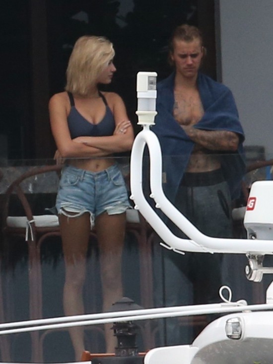 Chia tay Selena Gomez, Justin Bieber lại tiếp tục quay lại với một cô bồ cũ khác - Ảnh 1. Chia tay Selena Gomez, Justin Bieber lại tiếp tục quay lại với một cô bồ cũ khác - Ảnh 1.