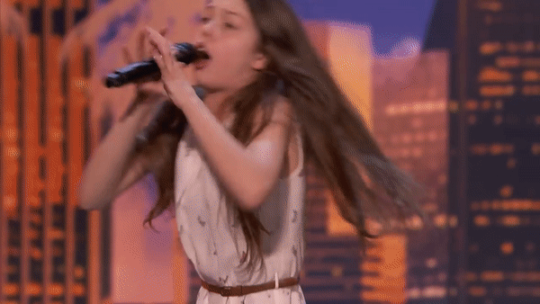 Cô bé The Voice Kids Anh nhận ngay nút vàng tại Got Talent Mỹ với màn trình diễn quá đáng yêu - Ảnh 2.