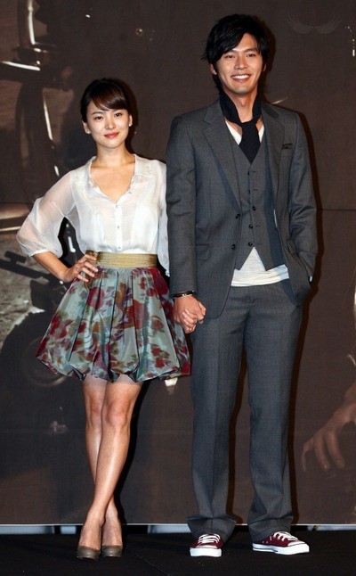 Hoàng tử màn ảnh Hyun Bin: Thiếu gia độc thân giàu có và 3 năm thanh xuân bên cạnh Song Hye Kyo - Ảnh 9.