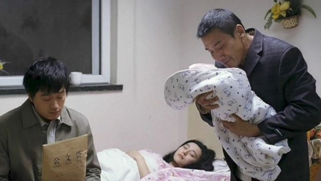 Sự thật về bức ảnh Phạm Băng Băng cho con riêng bú sữa bùng nổ mạng xã hội xứ Trung - Ảnh 3.