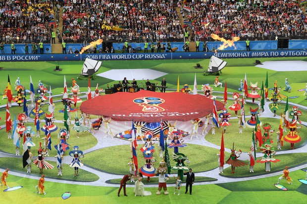 Robbie Williams đốt nóng sân vận động, khai mạc World Cup 2018 - Ảnh 3.