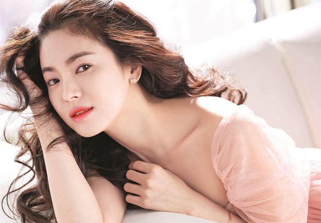 Nhan sắc Song Hye Kyo và nữ chính tin đồn Hậu Duệ Mặt Trời Nhã Phương: Chưa nhận vai đã bị đặt lên bàn cân - Ảnh 3.