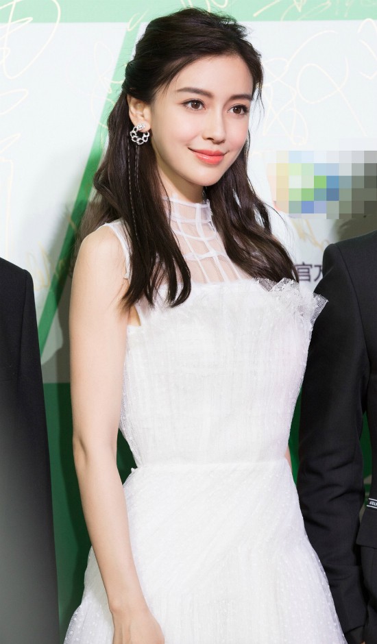 Vừa bị chê gầy giơ xương, Angelababy đã đáp trả bằng màn xuất hiện xinh đẹp lộng lẫy như nữ thần - Ảnh 3. Vừa bị chê gầy giơ xương, Angelababy đã đáp trả bằng màn xuất hiện xinh đẹp lộng lẫy như nữ thần - Ảnh 3.