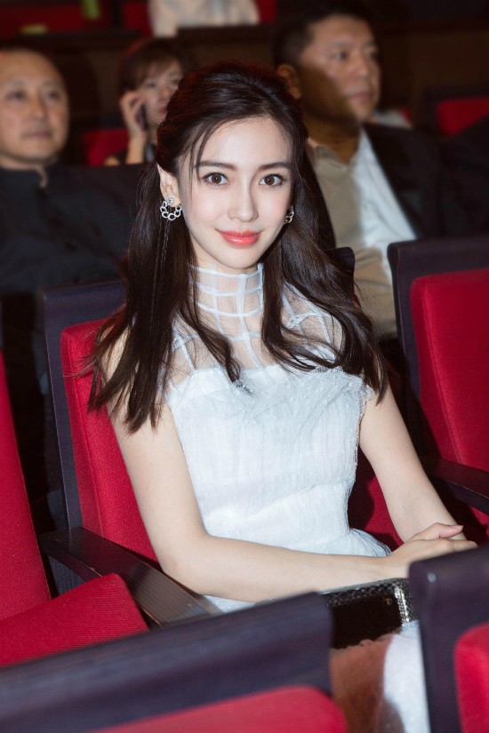 Vừa bị chê gầy giơ xương, Angelababy đã đáp trả bằng màn xuất hiện xinh đẹp lộng lẫy như nữ thần - Ảnh 2.