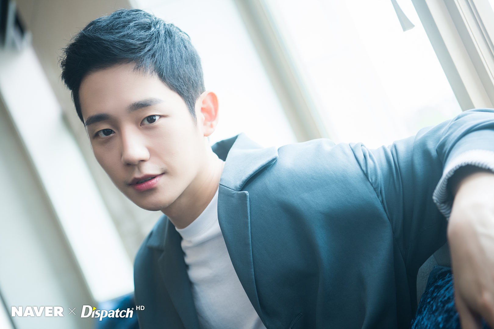 Чон хэ ин биография. Jung Hae in Dispatch. Чон Хэ ин гиф.