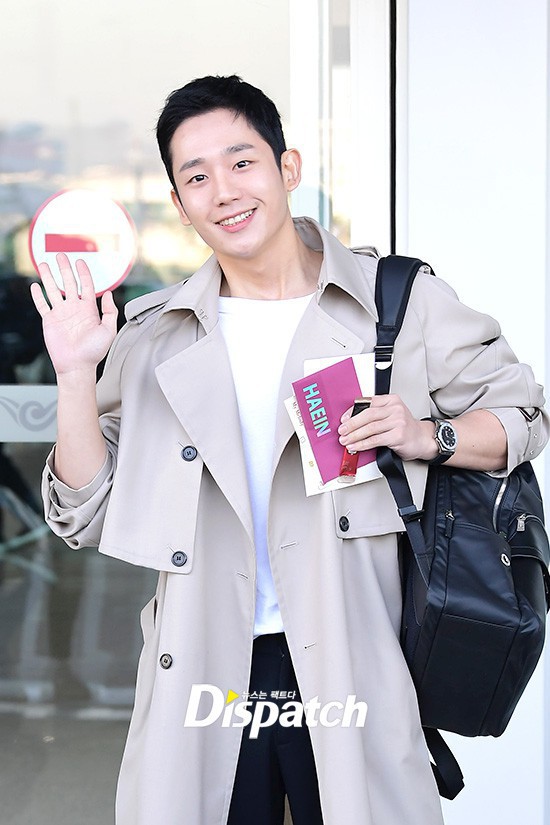 Quá điển trai tại sân bay, Jung Hae In lại bị chê vì... dù lên phim, dự sự kiện hay selfie cũng diện mỗi chiếc áo trắng - Ảnh 10.