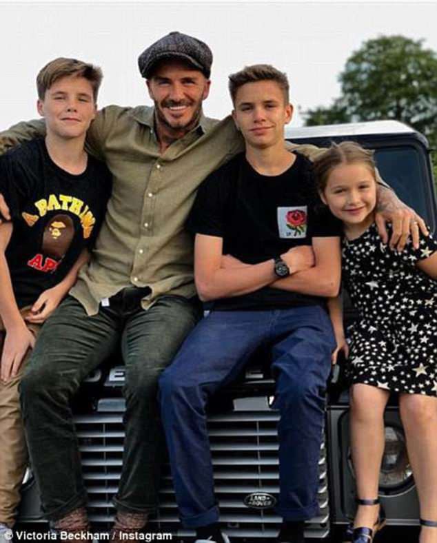 David Beckham chia sẻ nỗi niềm làm cha: Vẫn lo lắng cho con cả 19 tuổi và thường đi bộ cùng Harper đến trường - Ảnh 3.