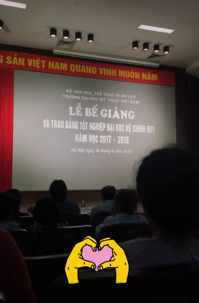 Vợ chồng Tùng Sơn và Trang Lou khoe ảnh cùng nhau khoác áo cử nhân, tốt nghiệp ĐH Mỹ Thuật - Ảnh 4.