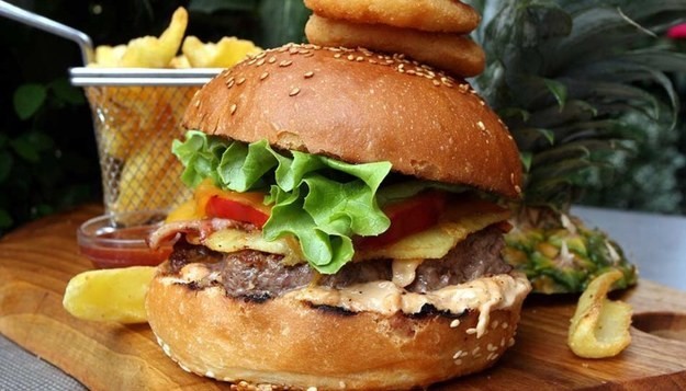 8 món burger độc đáo chỉ nhìn thôi đã ứa nước miếng trên thế giới - Ảnh 8.