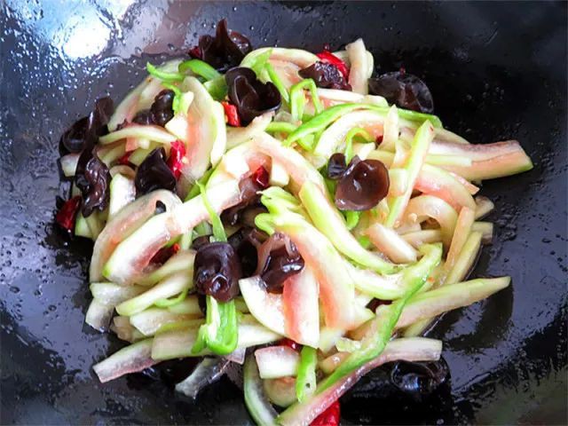 Despite being criticized, be confident in stir-fried watermelon rind with mushrooms, everyone will surely praise - Photo 8.