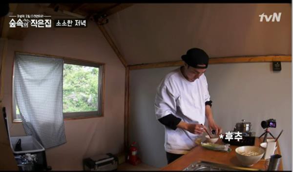 Quên lười đi, So Ji Sub phá lệ nấu ăn cực kì thịnh soạn trong ngày cuối ở rừng - Ảnh 3.