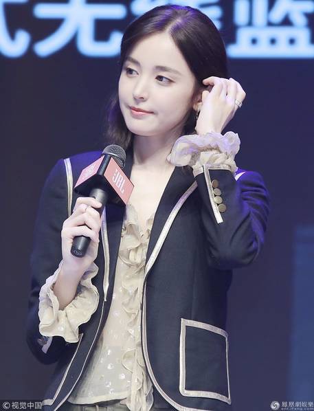 Mỹ nhân từng khiến Trương Hàn say đắm ngày càng lộ chiếc mũi thẩm mỹ hỏng như chọc thủng ảnh? - Ảnh 2. Mỹ nhân từng khiến Trương Hàn say đắm ngày càng lộ chiếc mũi thẩm mỹ hỏng như chọc thủng ảnh? - Ảnh 2.
