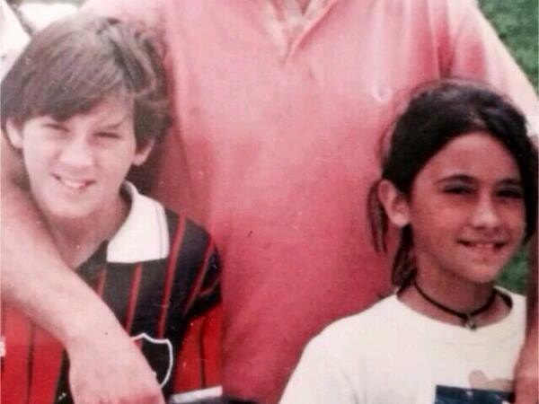 Lionel Messi - chàng cầu thủ biết yêu từ năm... 9 tuổi nhưng từ đó đến nay đã 22 năm chỉ chung thủy với duy nhất một người - Ảnh 4.