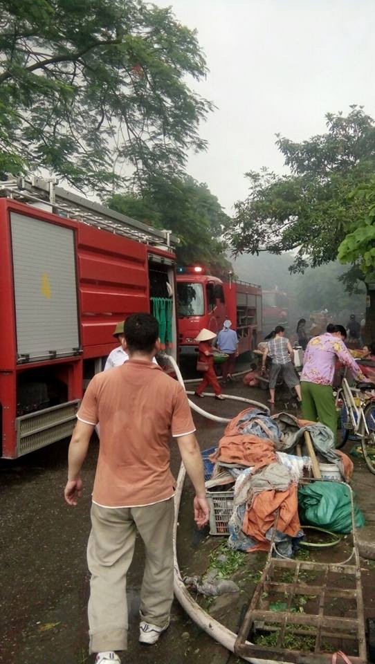 Hà Nội: Cảnh hoang tàn sau vụ cháy chợ Sóc Sơn nhiều tiểu thương trắng tay - Ảnh 16.