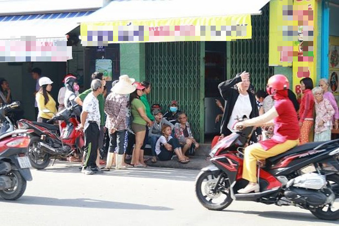 Nha Trang: Người vợ trẻ 18 tuổi nằm trên vũng máu sau tiếng la hét thất thanh, nghi bị chồng sát hại - Ảnh 1.