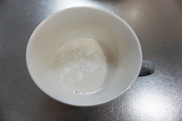 Melt the marshmallows with dashi stock. (Photo: soranews24)