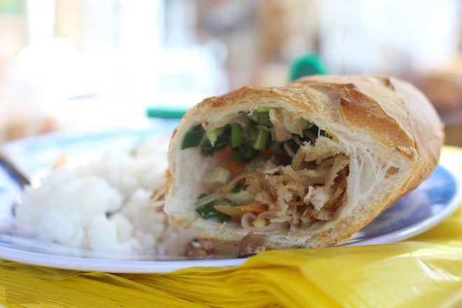 6 loại bánh mì có nhân siêu lạ mà ngon không tưởng của Sài Gòn - Ảnh 5.