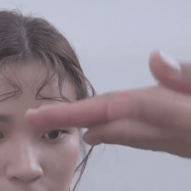 Gợi ý cho các nàng 3 cách tạo kiểu xoăn phồng cho mái tóc mà ai cũng có thể làm được - Ảnh 4.