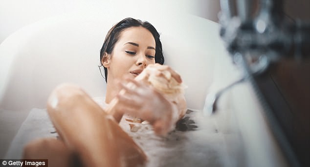 Tắm nước lạnh thì giúp giảm cân nhưng bạn vẫn nên tắm nước nóng 5 lần/tuần và đây là lý do - Ảnh 3.