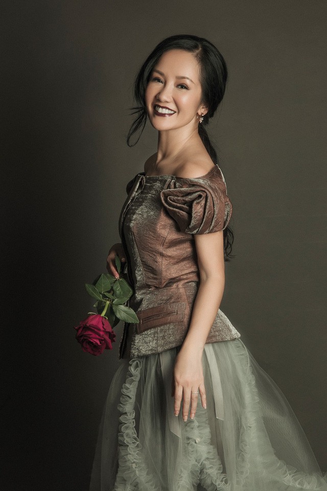 Bộ tứ Diva nhạc Việt: Kẻ lận đận đôi ba lần lỡ dở, người hạnh phúc với tổ ấm xứ cờ hoa - Ảnh 3. Bộ tứ Diva nhạc Việt: Kẻ lận đận đôi ba lần lỡ dở, người hạnh phúc với tổ ấm xứ cờ hoa - Ảnh 3.
